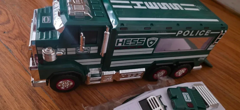 HESS TOY TRUCK POLICE TRUCK image indicator(2)