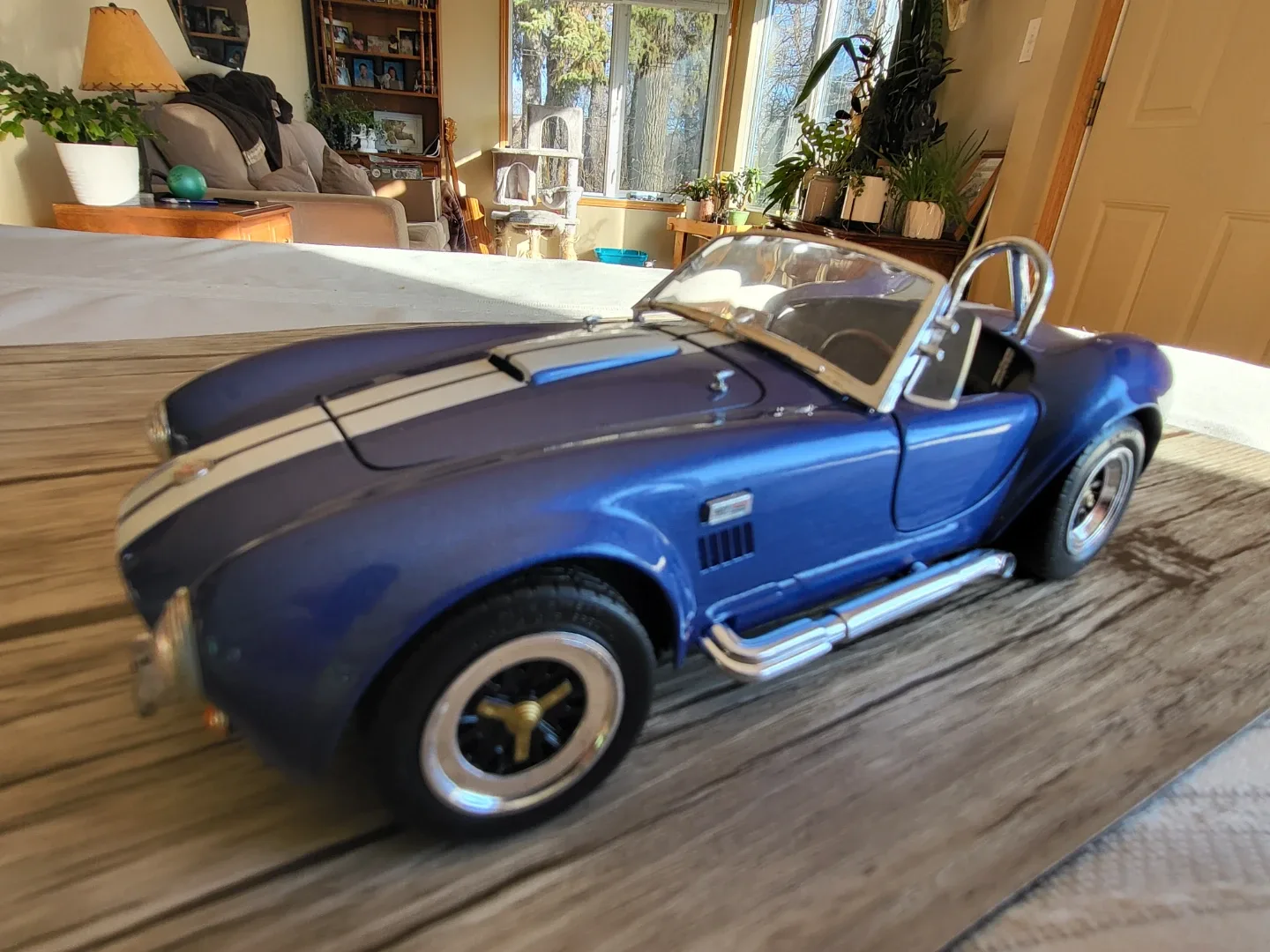 Shelby Cobra 427 Diecast Model Car 1:18 image indicator(2)