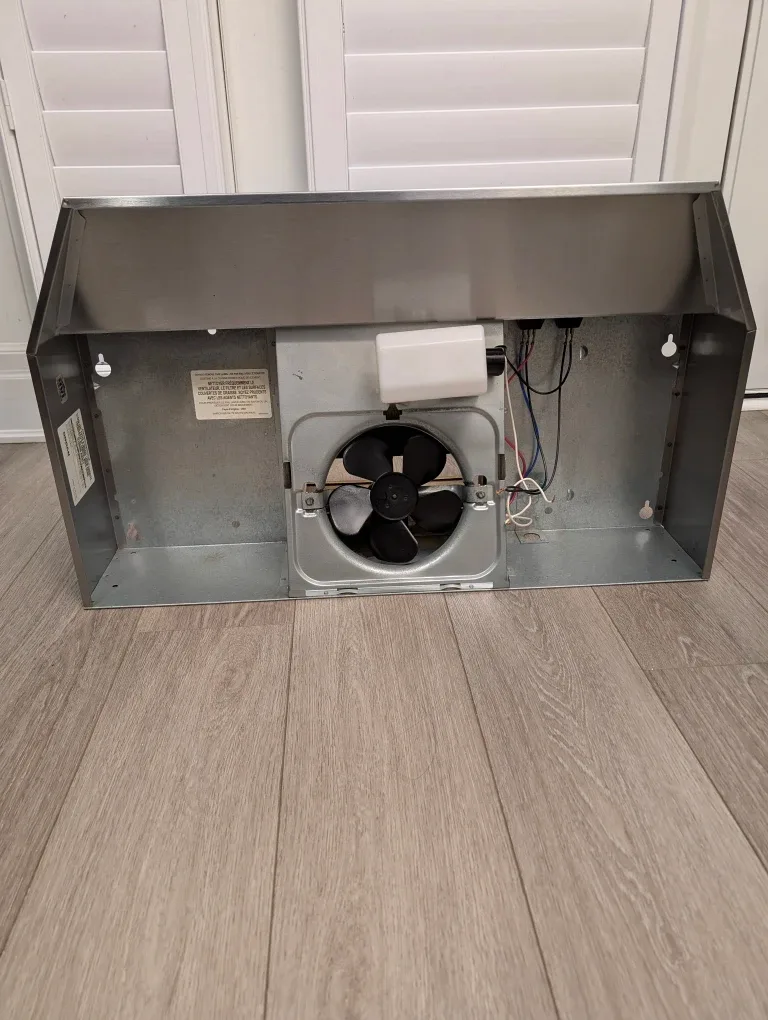 Broan - 24 Inch 160 CFM Under Cabinet Range Vent in Stainless image indicator(4)