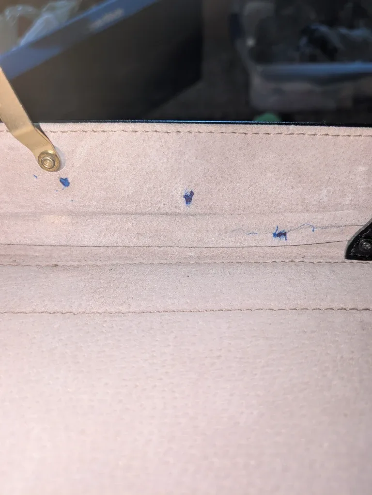 Expanding Leather Briefcase image indicator(6)