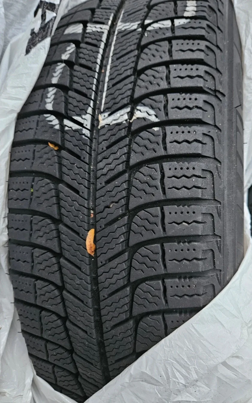 LIKE NEW Michelin X-Ice winter tires and rims. Honda Civic image indicator(2)