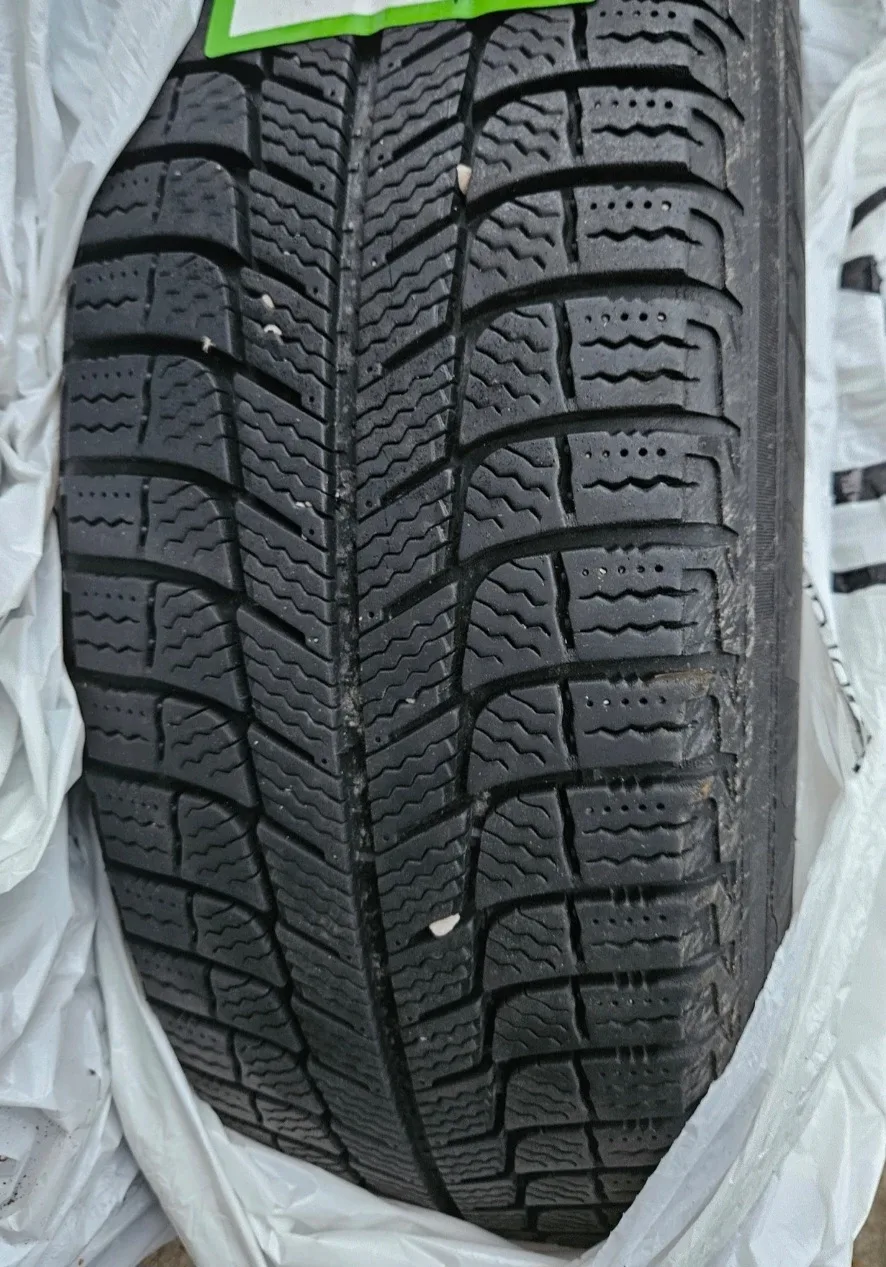 LIKE NEW Michelin X-Ice winter tires and rims. Honda Civic image indicator(3)