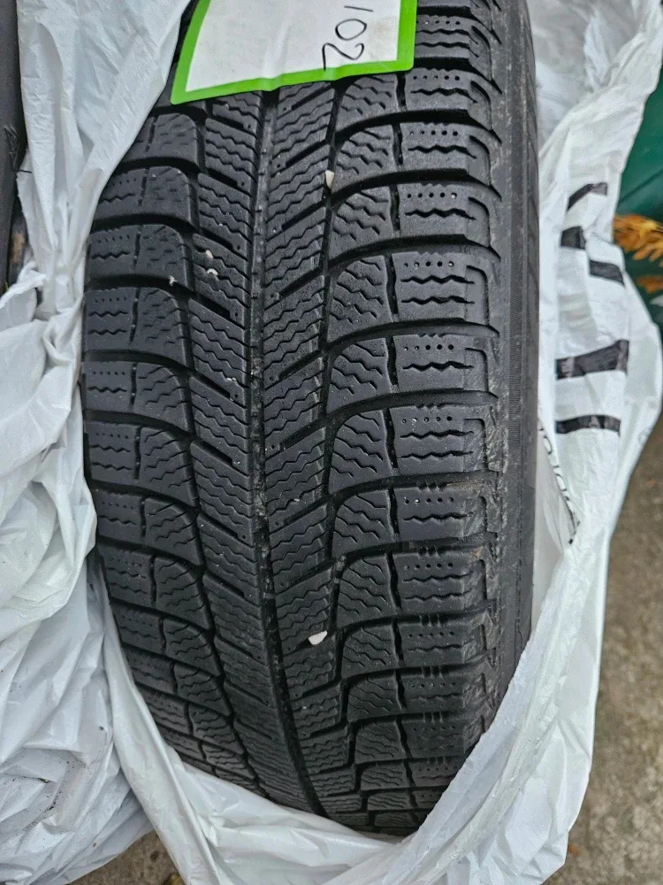LIKE NEW Michelin X-Ice winter tires and rims. Honda Civic image indicator(9)
