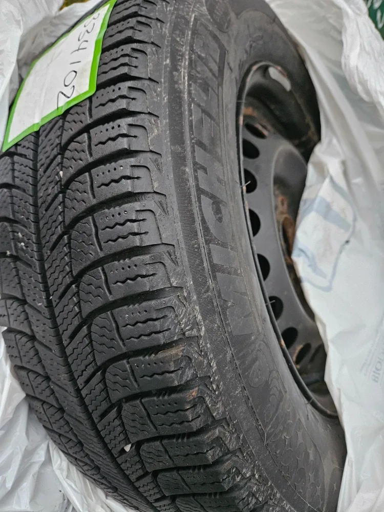 LIKE NEW Michelin X-Ice winter tires and rims. Honda Civic image indicator(10)