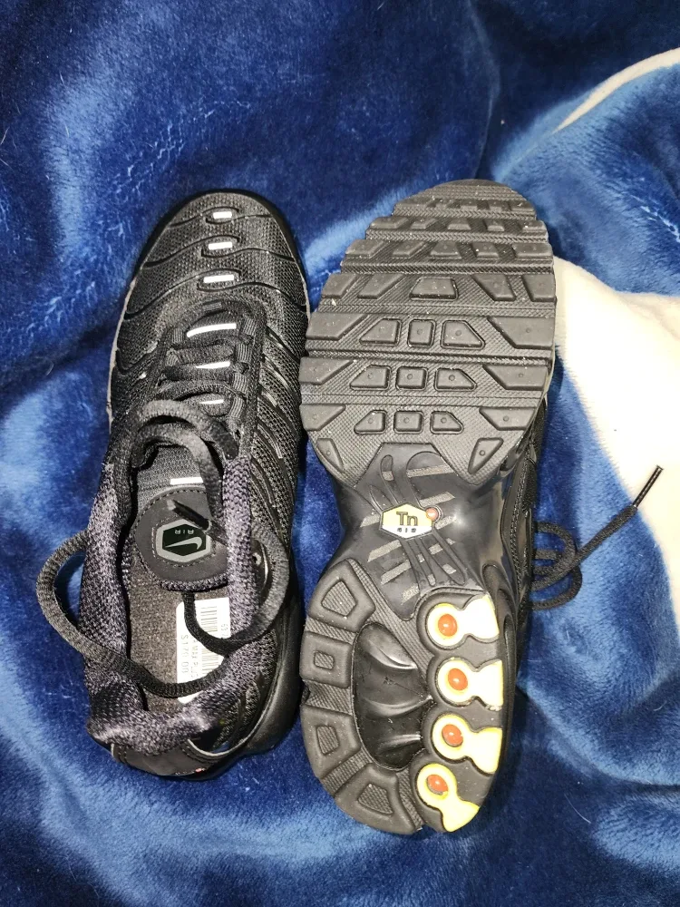 Nike Air Max Plus TN Black 4 youth image indicator(2)