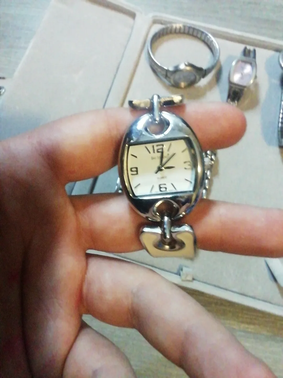 Lot of  Fashionable Watches for me and women image indicator(4)
