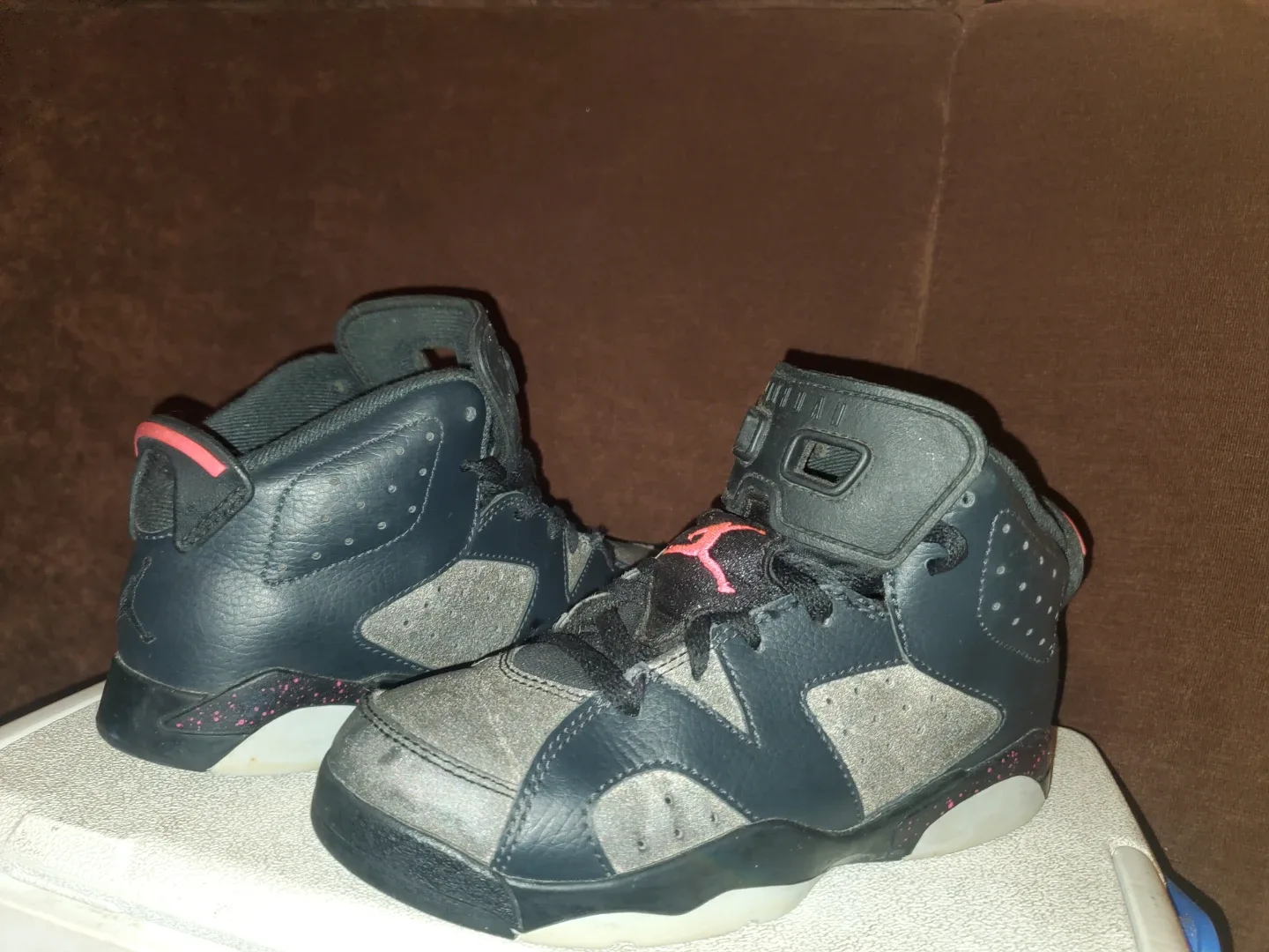Jordan 6 Retro Black/Pink Kids Size 3,4 thumbnail