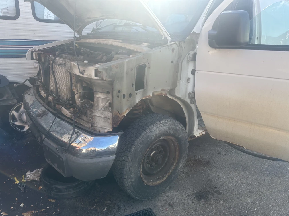 2006 Ford E-250 parts out - photo 4