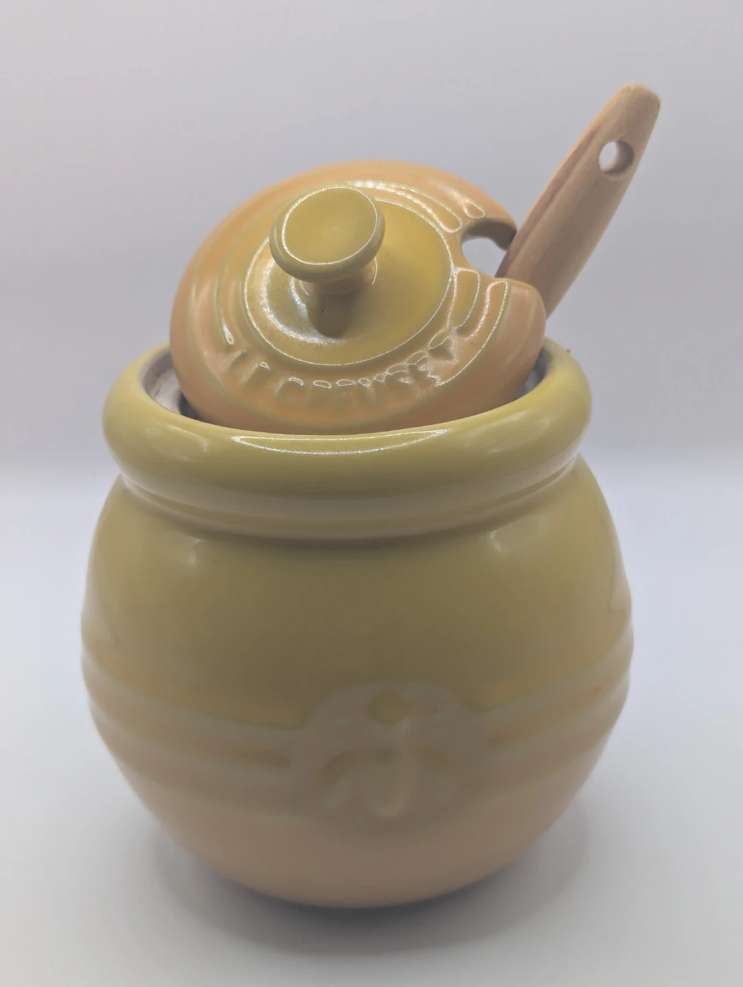 Le Creuset Stoneware Honey Pot – 16 oz (with Dipper)