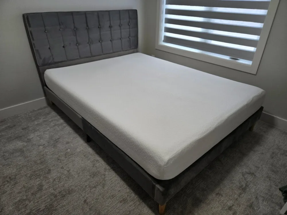 Queen Size Upholstered Platform Bed image indicator(2)