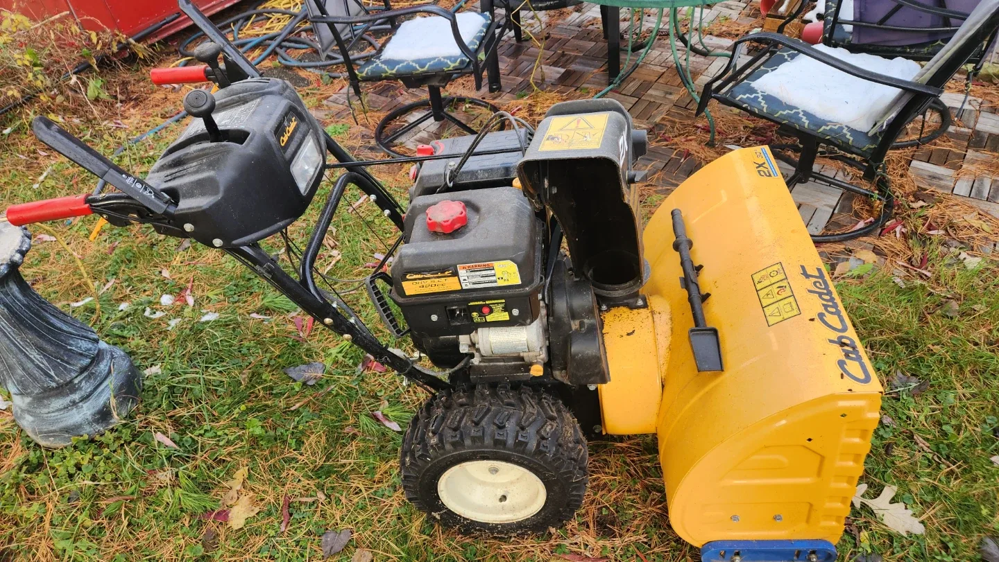 Cub Cadet 2X 30" Snow Blower image indicator(3)