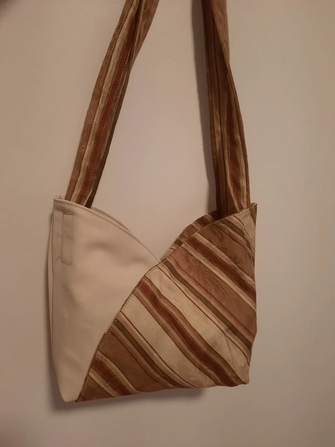 Striped & Cream Shoulder Bag image indicator(2)