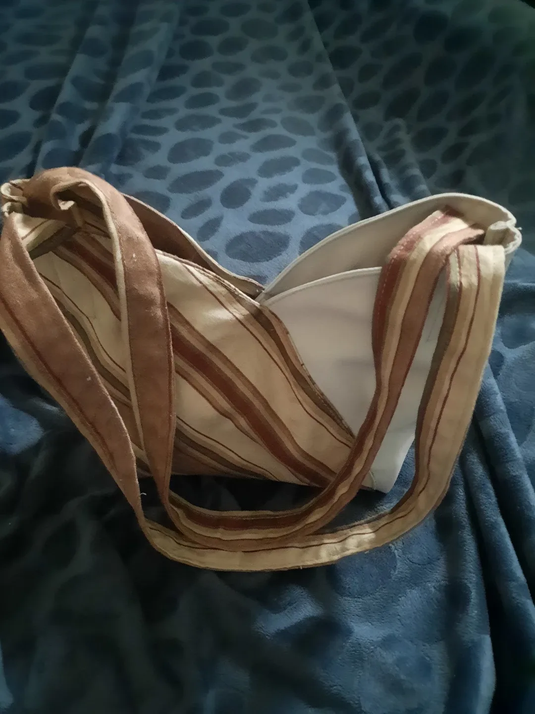 Striped & Cream Shoulder Bag image indicator(3)