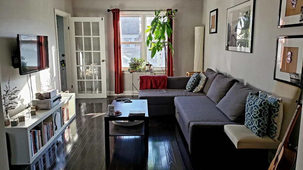 3Bdrm 2Bath Danforth & Vic Park image indicator(2)