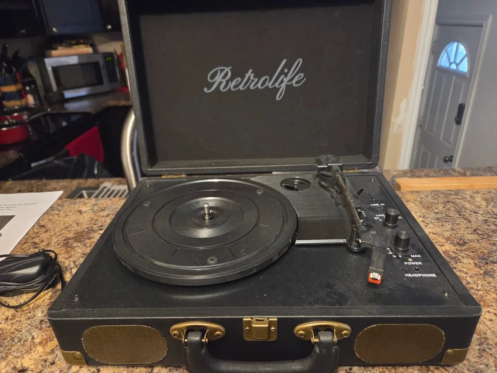 Retrolife R609 Retro Suitcase Turntable with Bluetooth image indicator(2)