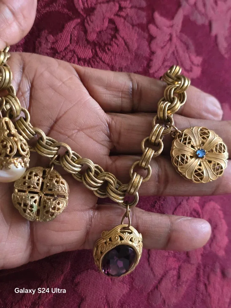 Vintage Gold Tone Charm Bracelet ,