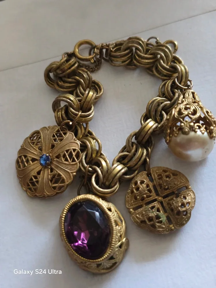 Vintage Gold Tone Charm Bracelet , image indicator(2)