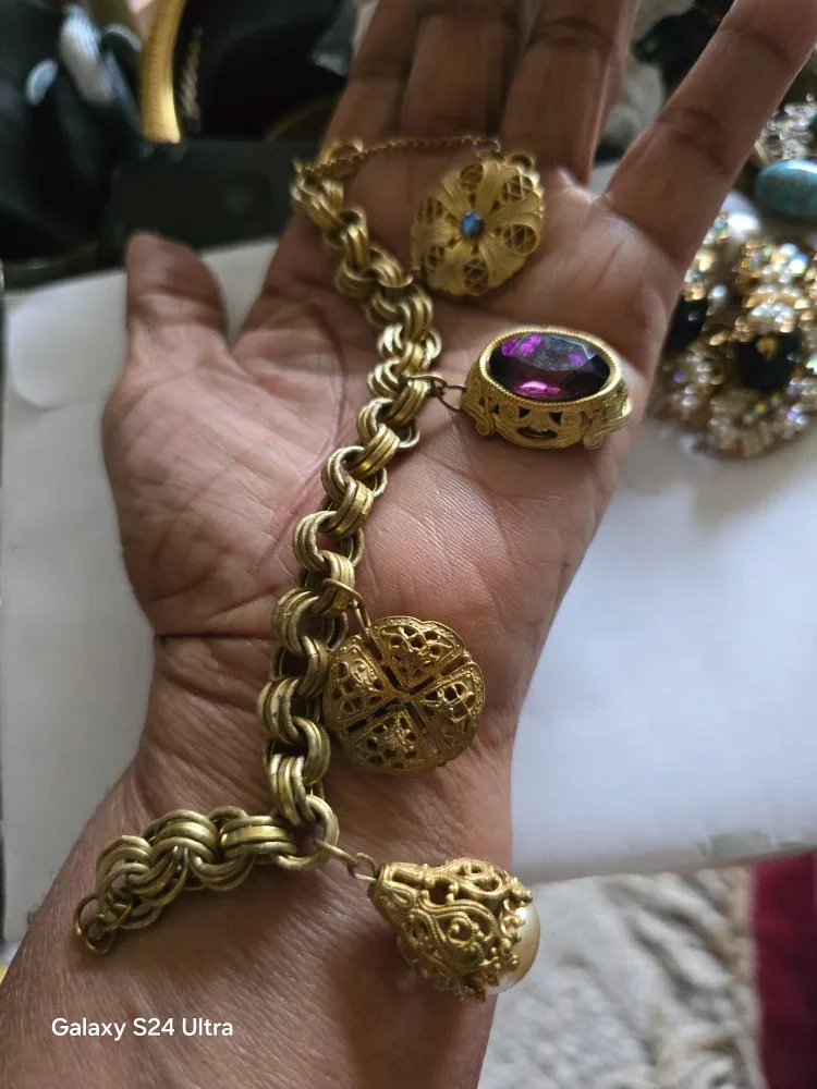 Vintage Gold Tone Charm Bracelet , image indicator(4)