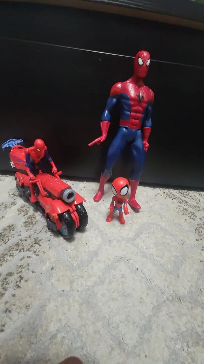 4 piece Spiderman Action Figures and Motorcycle Toy Set