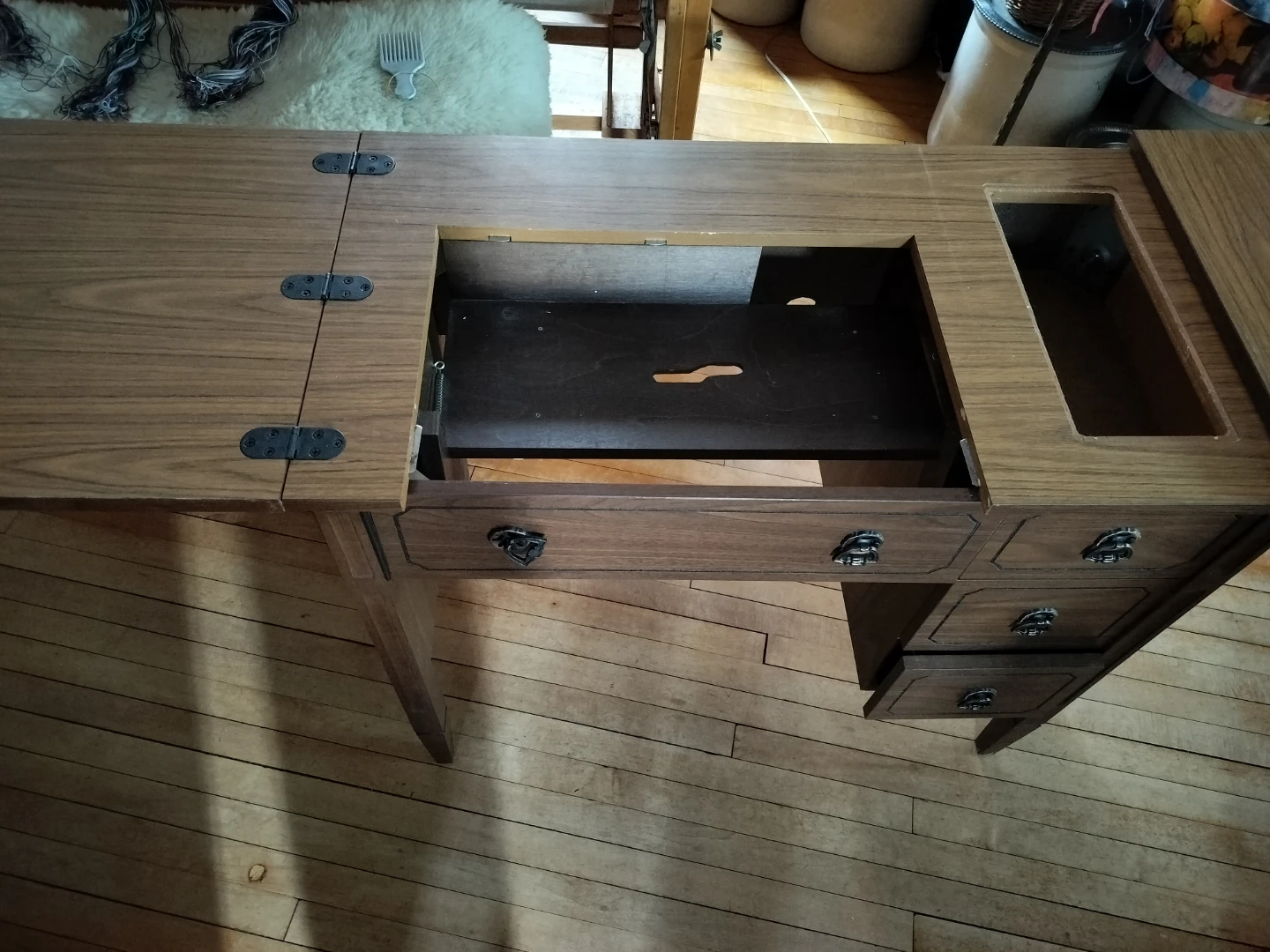 Vintage Sewing Machine Cabinet - photo 5