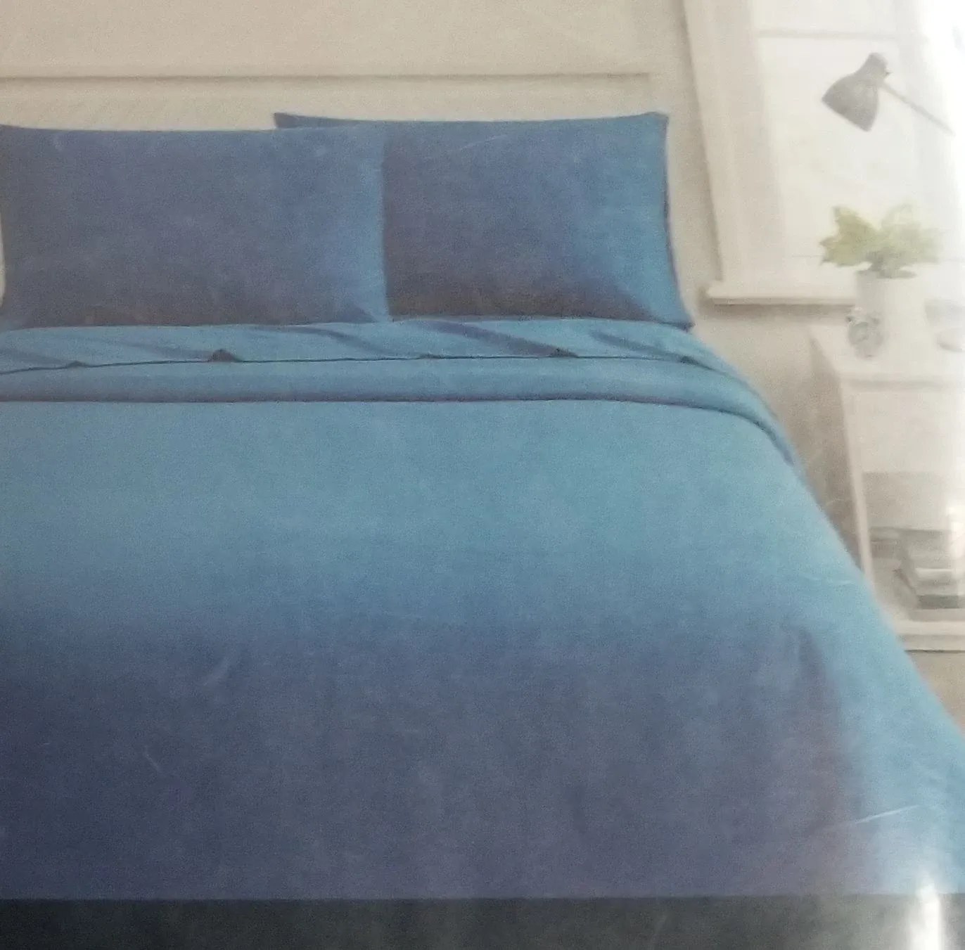 Brand new Crayola double sheet set includes four pieces image indicator(3)