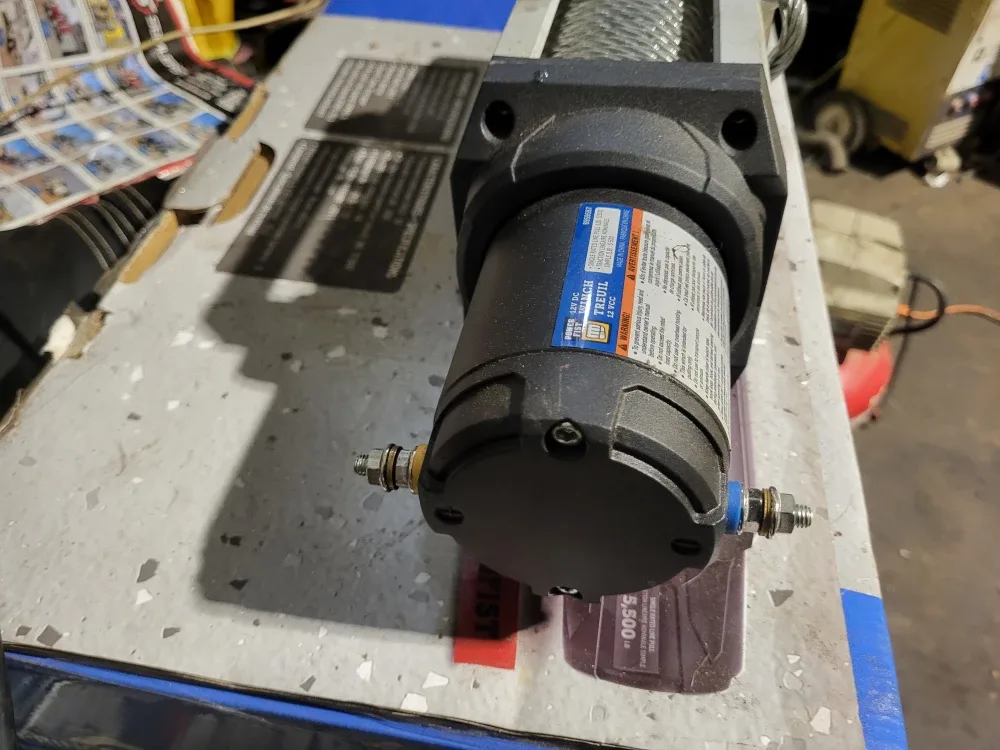 Winch  POWERFIST 5,500 lb 12V DC Electric Winch It is brand new image indicator(4)