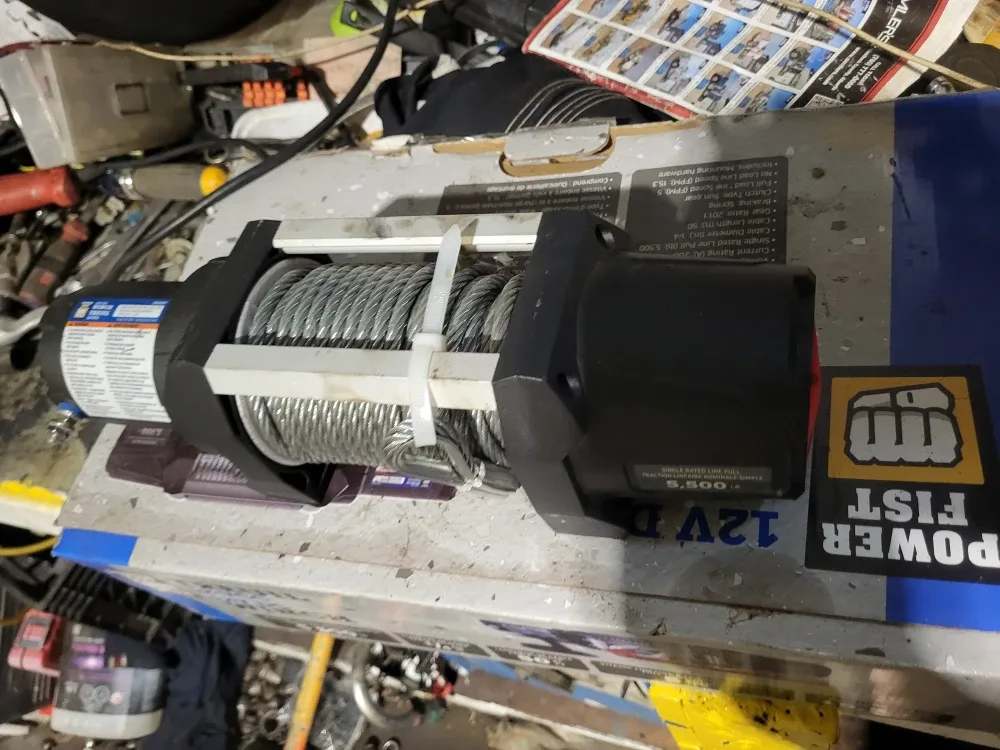 Winch  POWERFIST 5,500 lb 12V DC Electric Winch It is brand new image indicator(7)