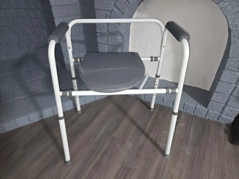 Adjustable Height Commode Chair