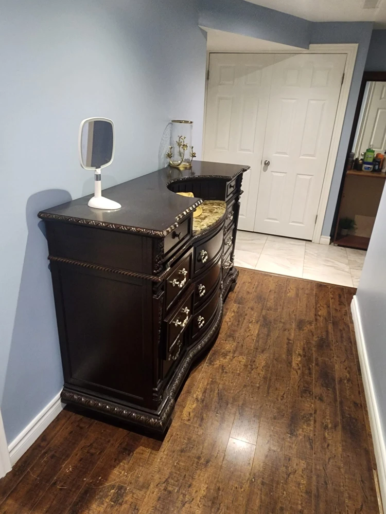 Grand Traditional Wood Dresser - photo 2