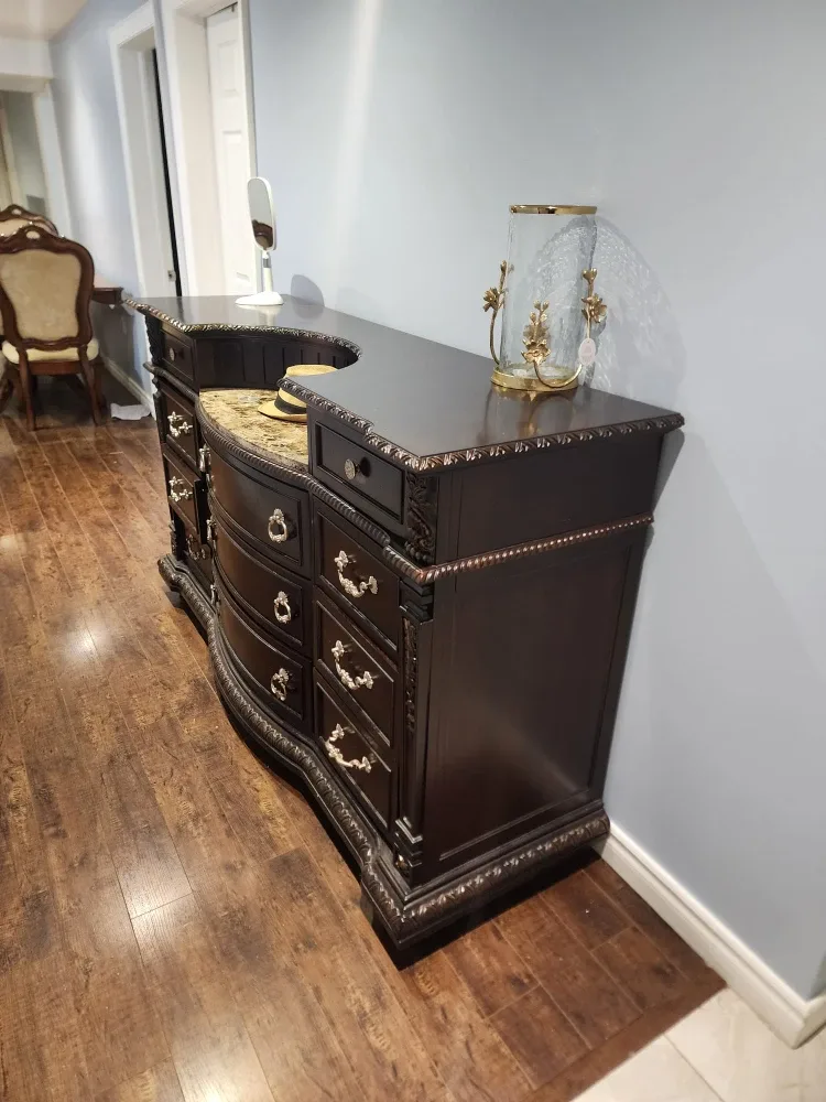 Grand Traditional Wood Dresser image indicator(3)