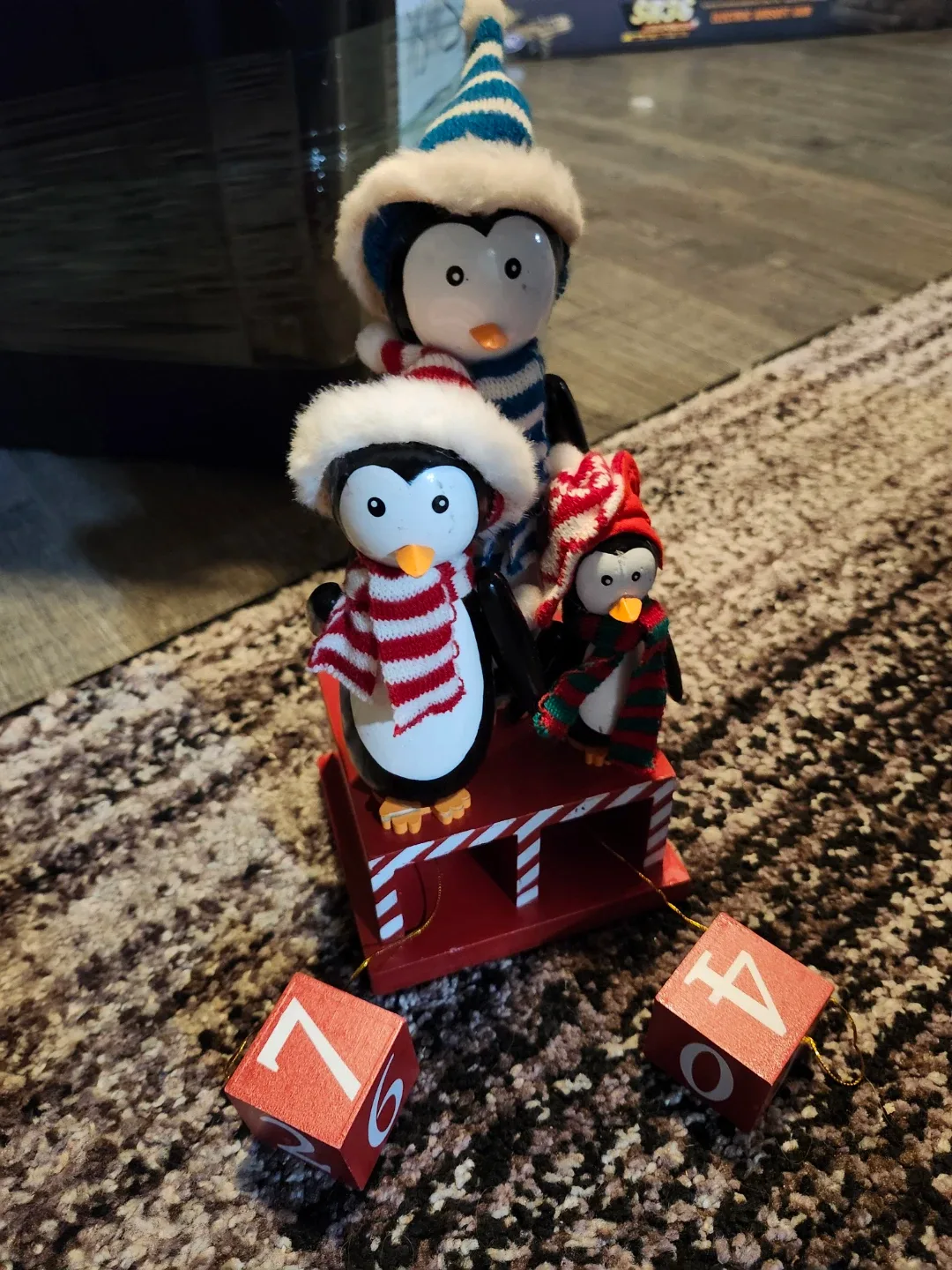 Penguins Christmas Countdown Decor image indicator(4)