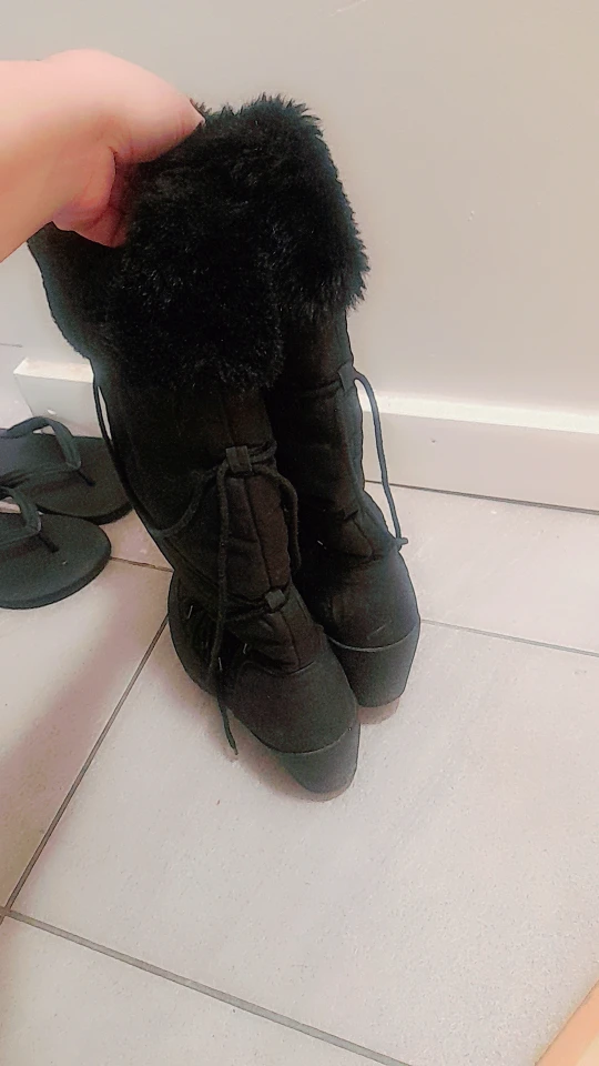 Black Winter Boots with Fur Trim