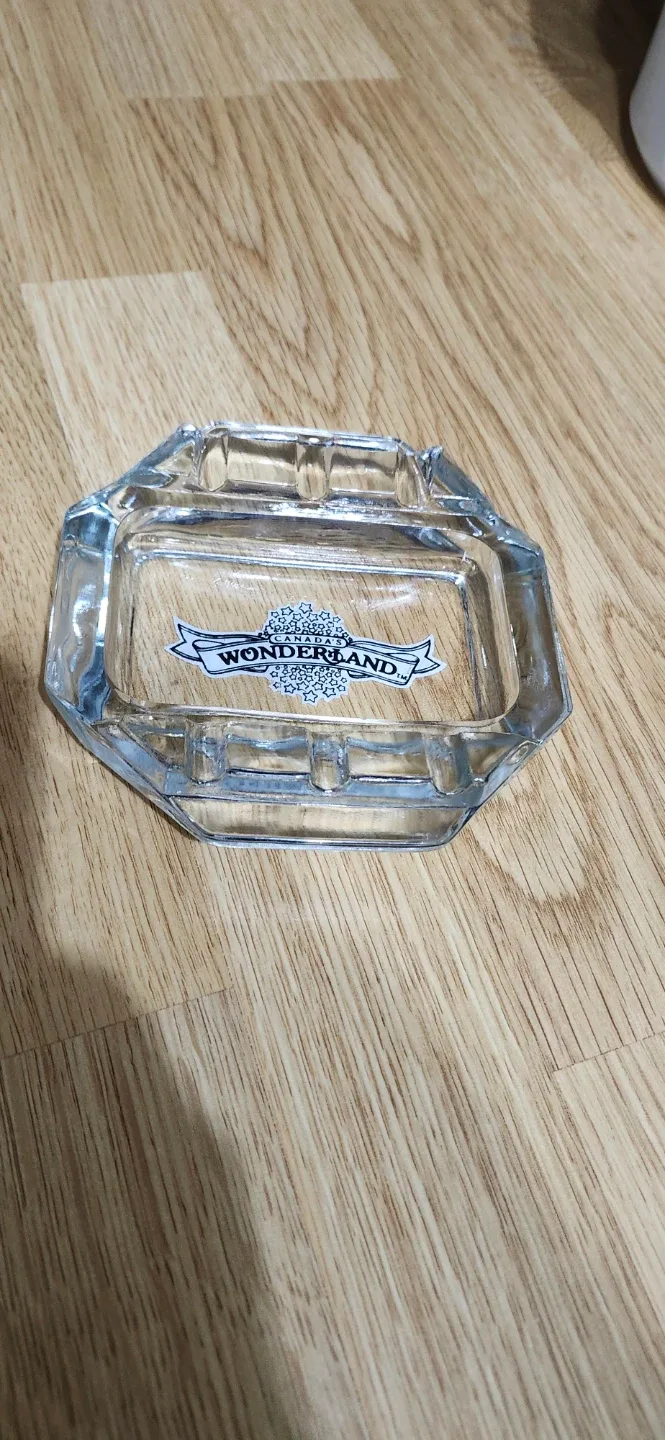 Wonderland Ashtray image indicator(2)