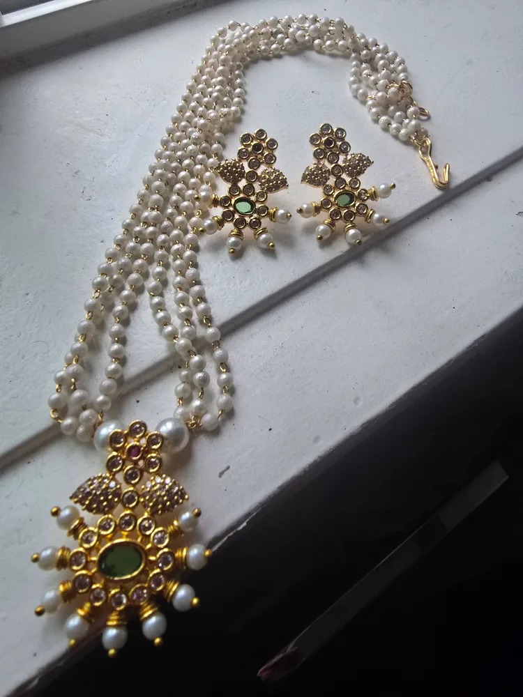 Pearl Necklace & Earring Set South indian inspired image indicator(4)