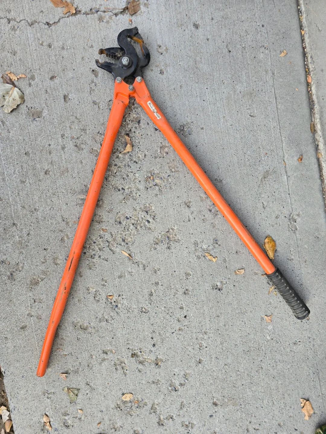 TireChain Professional 33.5" Large Truck Tire Chains Plier Tool image indicator(3)