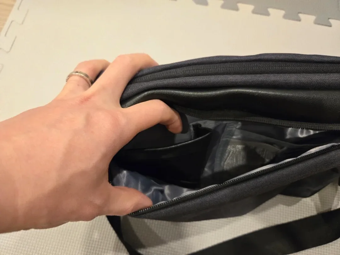 RFID Protect Black Crossbody Bag image indicator(4)