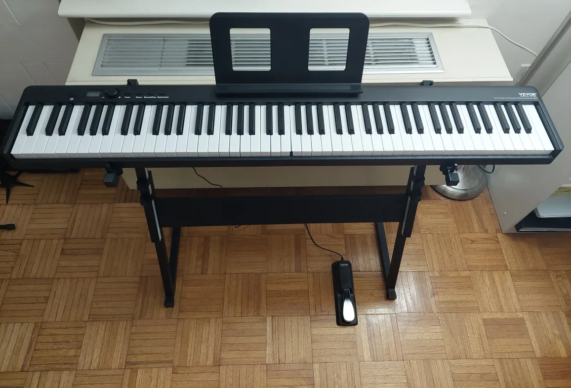 Vevor 88-Key Digital Piano Keyboard with stand and pedal.