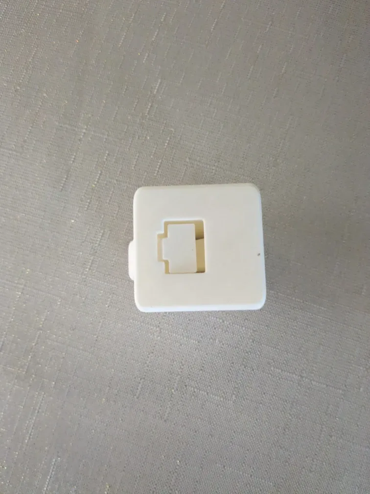 White Nintendo switch game card holder image indicator(4)