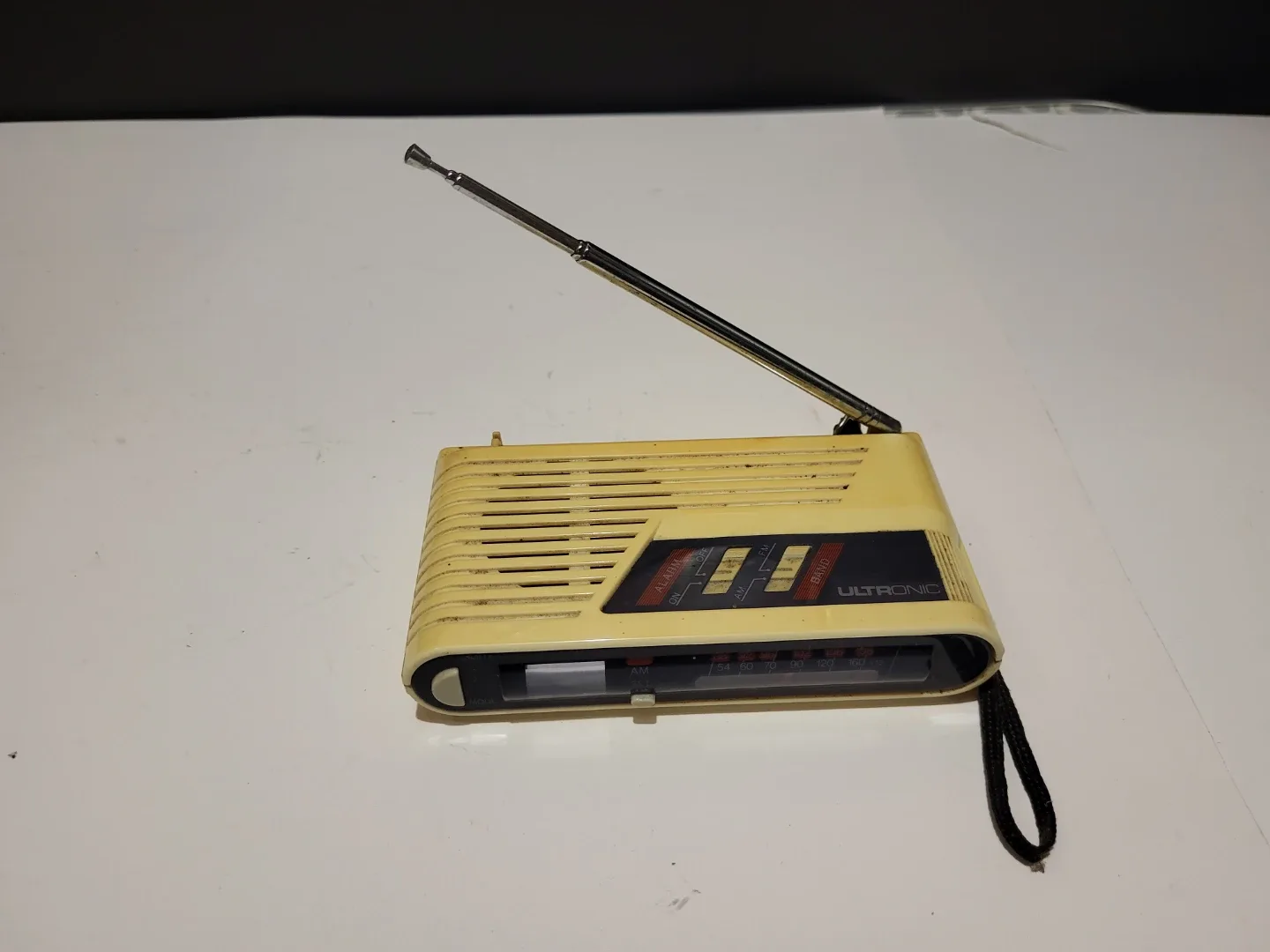 Ultronic Transistor Battery Radio thumbnail