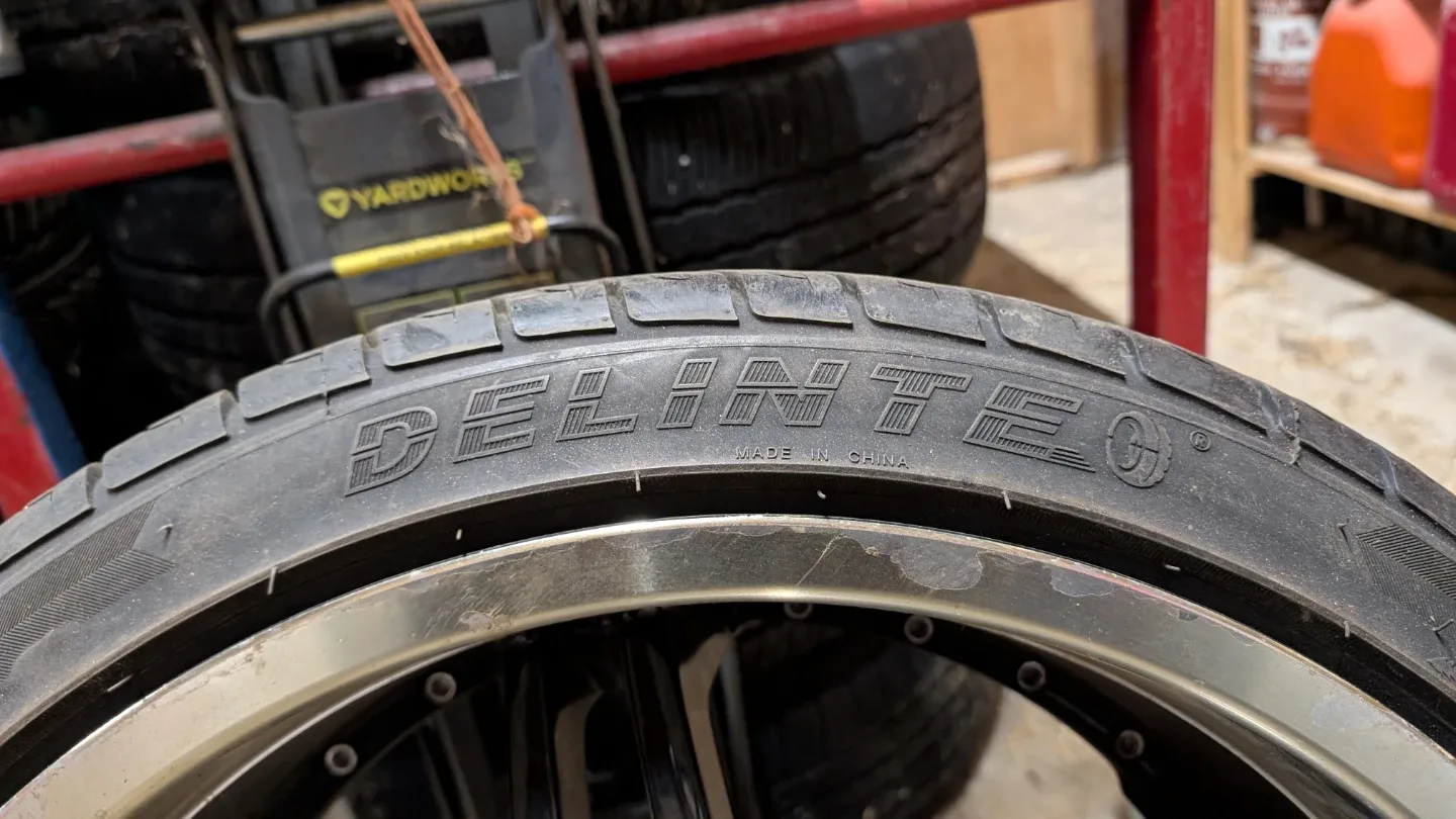 Delinte 255/35ZR20 97W XL Tire image indicator(4)