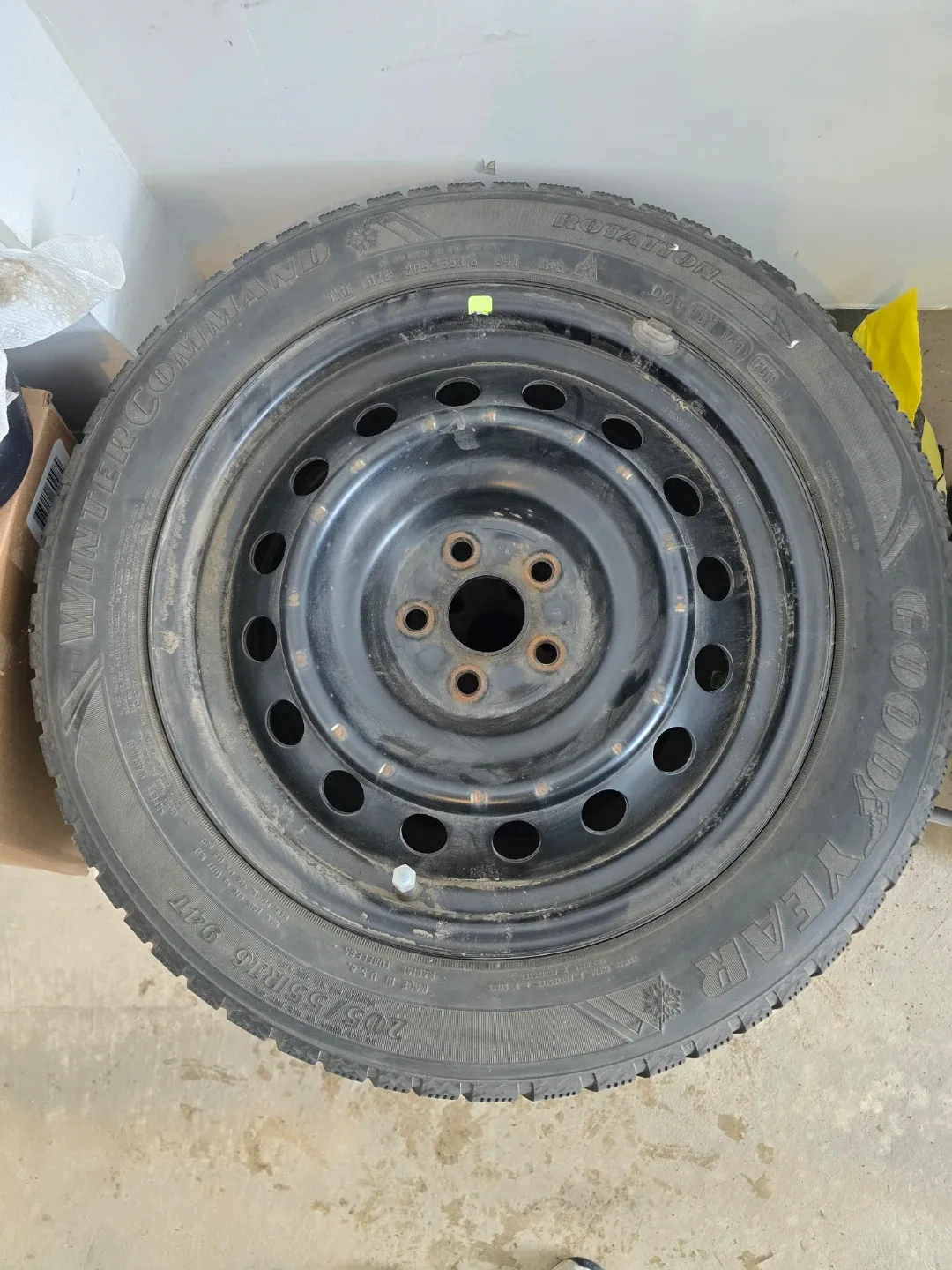 Goodyear Winter Command Tire 205/55R16 image indicator(2)