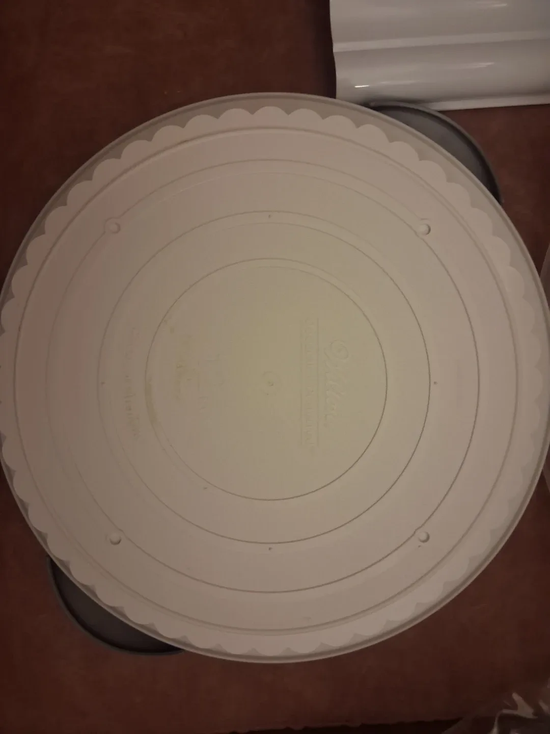 Cake Carrier w/ Lid, 12" Wilton Cake Plate & Flower Formers🥕 image indicator(8)