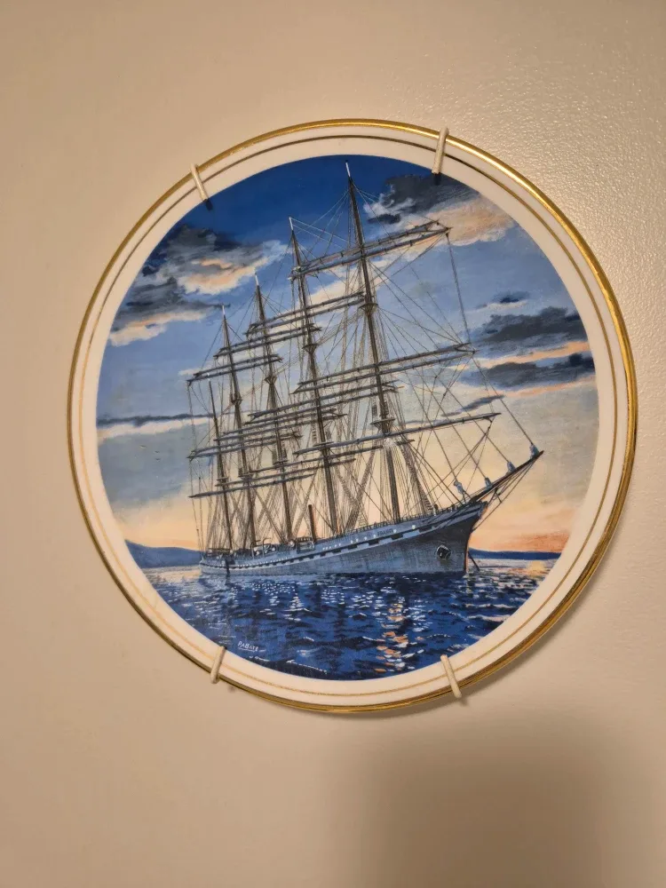 Two Harleigh England Bone China Ship Plates image indicator(5)