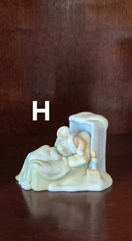 Assorted Precious Moments Figurines image indicator(3)