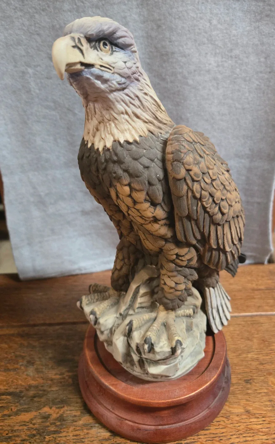 Andrea by Sadek Bald Eagle Figurine image indicator(2)