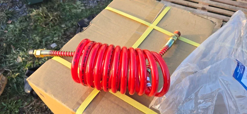 Coiled Air Brake Hose - 8ft Single Red-  New Sealed image indicator(2)
