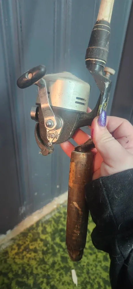 Vintage Satelite Fishing Rod & Reel image indicator(3)