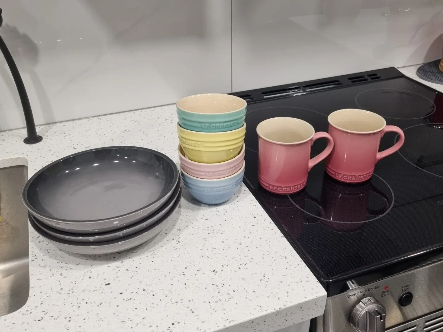 Le Creuset Stoneware Set (9 Pcs) - Mugs & Bowls! thumbnail