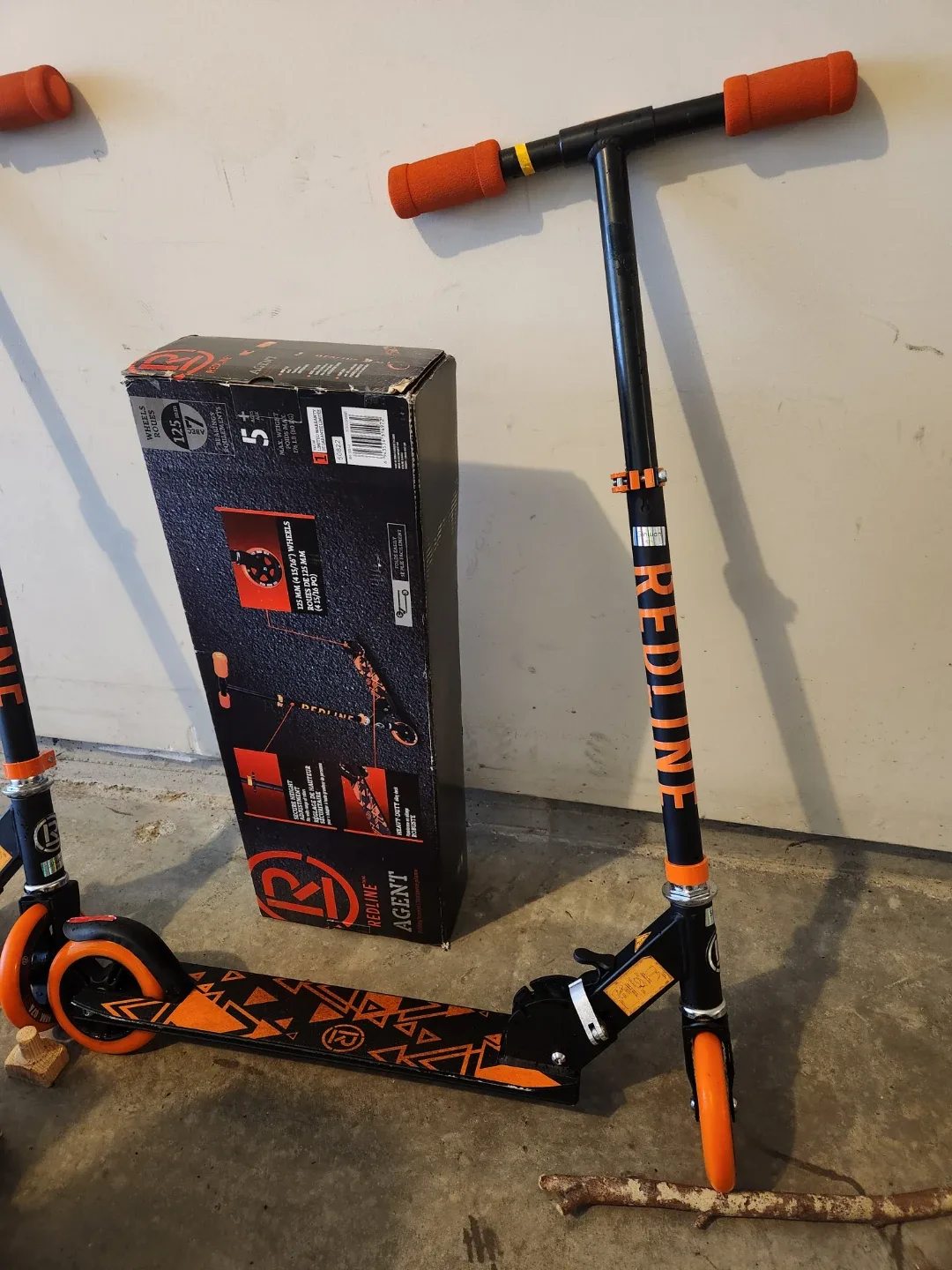 Redline Folding Scooter image indicator(6)