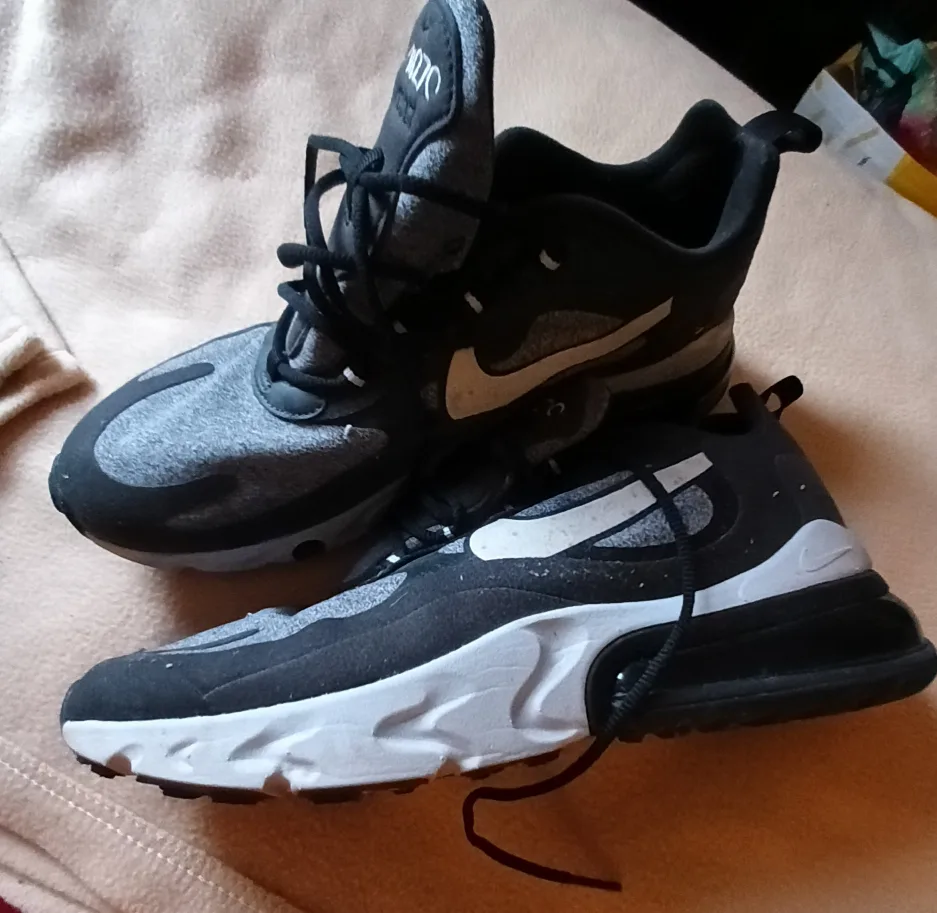 Nike Air Max 270 React - US 10